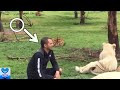 飼育員男性の背後から迫りくるヒョウ。その結末に驚きを隠せない！【感動】