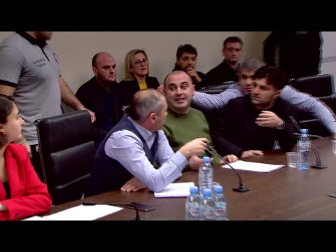 ოპოზიციაში დარწმუნებულები არიან, რომ ლევან ხაბეიშვილს ფიზიკურად წინასწარი შეთანხმებით გაუსწორდნენ