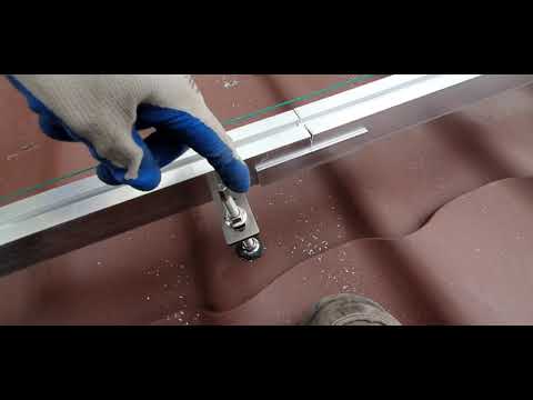 Wideo: Jak montuje się panele słoneczne na dachu?