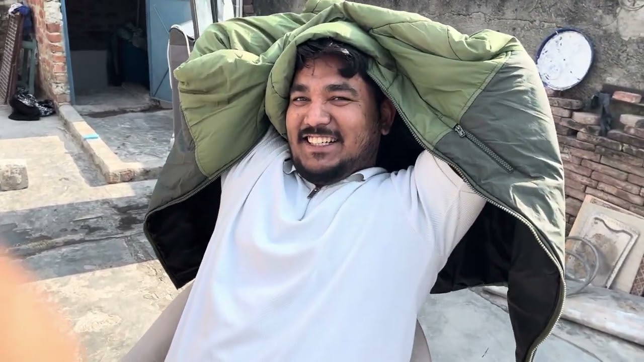 Mama ke sath mouj masti karte hue 😁😇