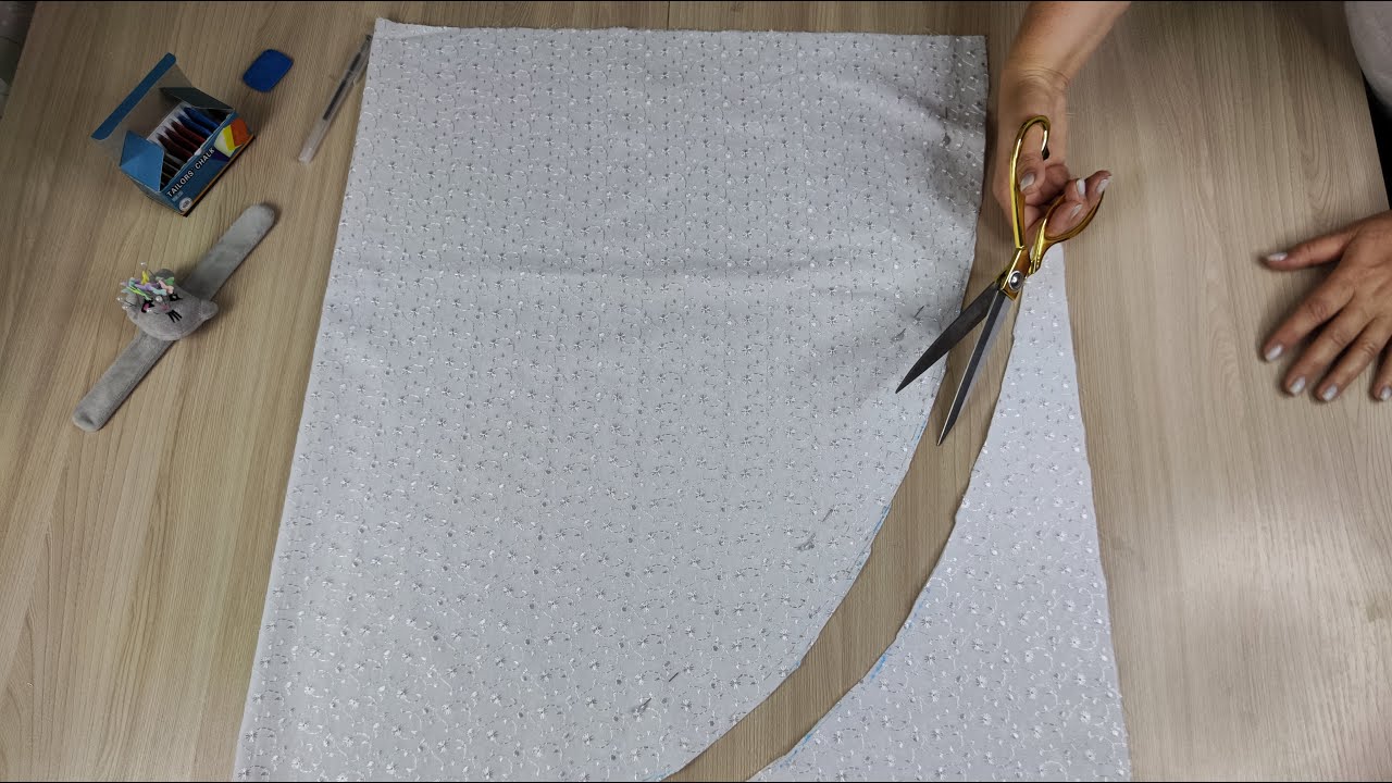 ОЧЕНЬ ПРОСТО: вырезала полукруг и готов  женский головной убор!