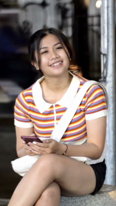 NEKAT TIDUR DI PAHA CEWEK CANTIK