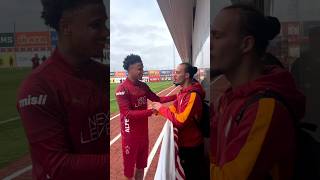 Ismail Jakobs Yerli Sane Ile Selamlaştı