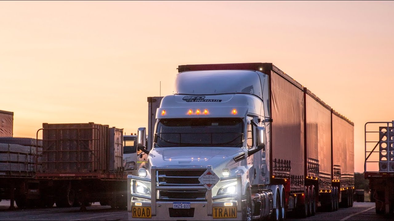 Australian Freightliner B-triple road train on Great Eastern Highway ...