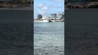I wonder if this big boat will slow down for kayaks? Ingleside, Texas. ￼