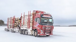 Puunajoa Saarisavotalta - Logging On Ice Road In Finland - Lähivaara Oy