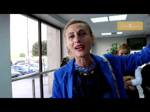 დევნილებმა ზუგდიდის მერის მოვალეობის შემსრულებლის პროტესტის ნიშნად პოლიეთილენის პარკი მიიტანეს