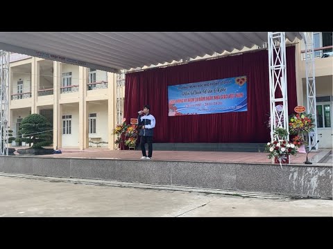 Video Học sinh hát ca khúc 