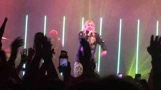 Hayley Kiyoko - Ease My Mind live @ Elysée Montmartre Paris 28.10.18