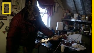 Sue vs. Wolverine | Life Below Zero