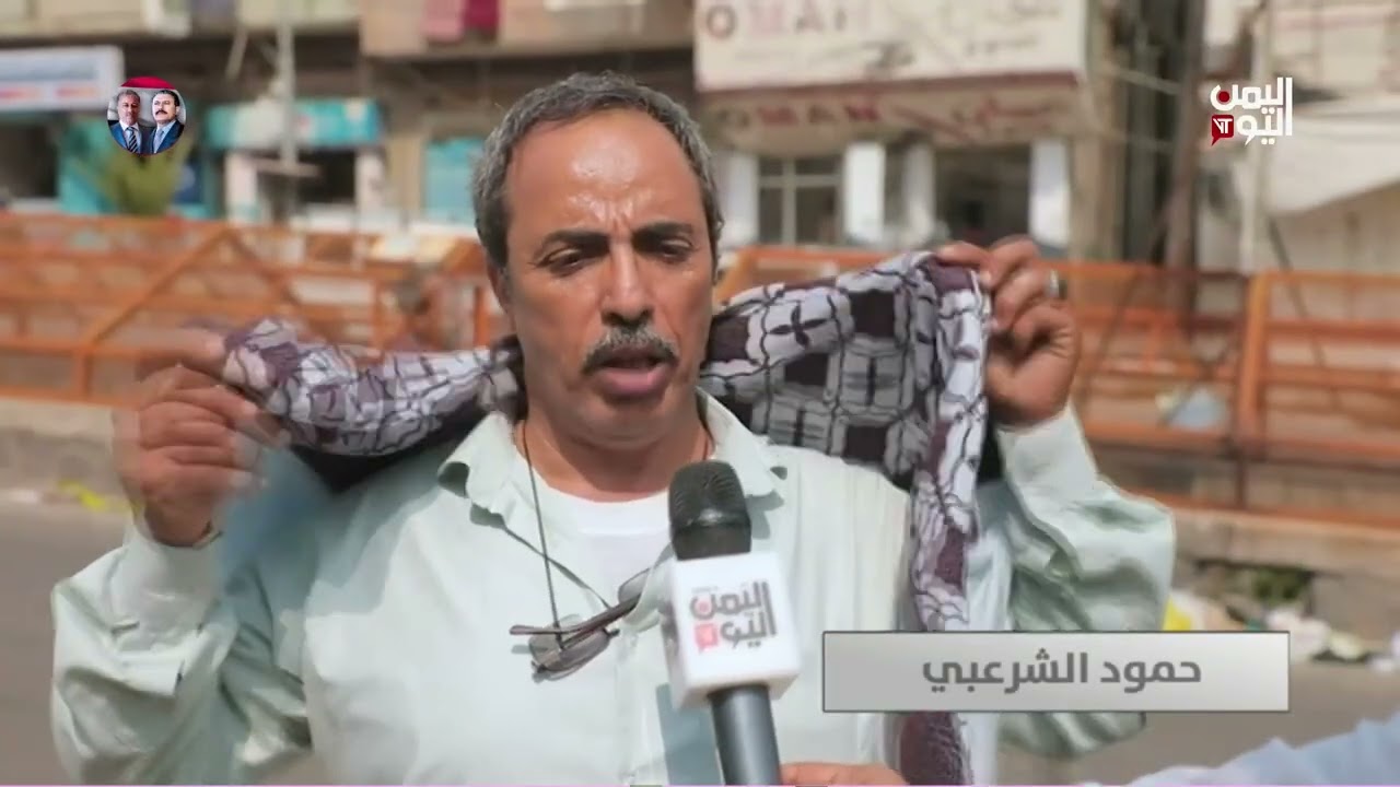 عمال النظافة يضربون عن العمل في تعز .. والمدينة تغرق في أكوام القمامة | تقرير عواد الوهباني