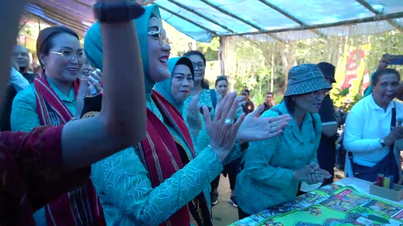 Kunjungan Ina Latu Maluku di Kampung Mahia