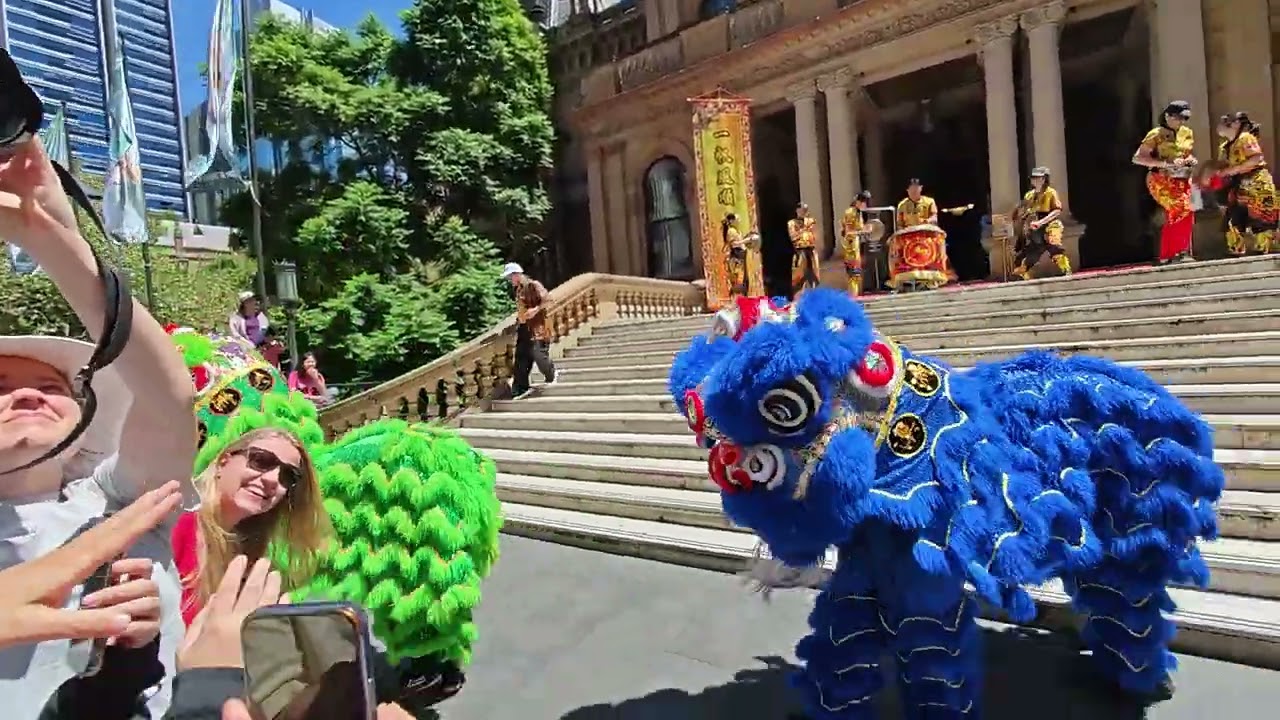 2026年2月17日農曆丙午馬年初一日 . 雪梨市政廳階上舞獅 Lion Dancing at Sydney Town Hall Steps