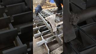 🇺🇸 PERFECT STEEL grating assembly with a hammer! 😱🔨⚙️ #tech #engineering #industrial #manufacturing