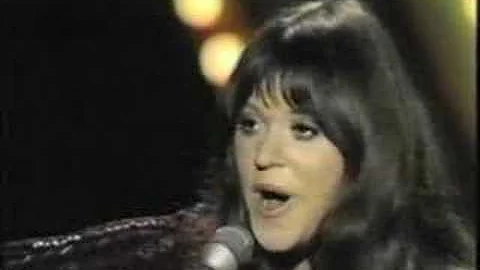 Melanie performs "Peace Will Come (According to Pl...