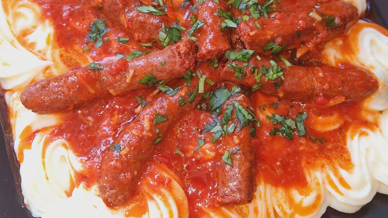merguez en sauce et purée de pommes de terre 🥔 j'adore !!  😋 😋