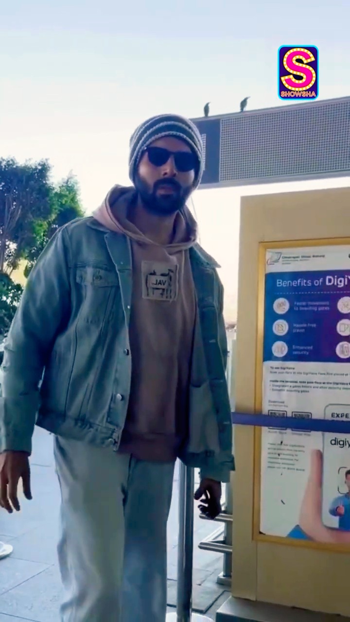 Kartik Aaryan Is All Set For Winters, Spotted In A Heavy Airport Look | Bollywood Actor | N18S