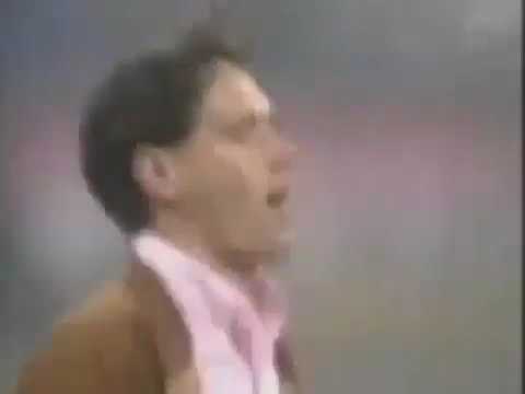 بكاء المدرب الإيطالي الكبير فابيو كابيلو في ليلة اعتزال الأسطورة الهولندية ماركو فان باستن برشلونة