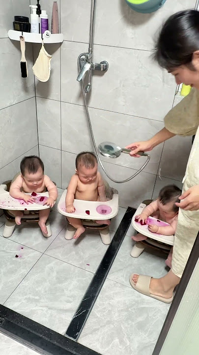 Sitting in the bathroom to eat is the cleanest! Take a bath while you're at it #Human cub grow