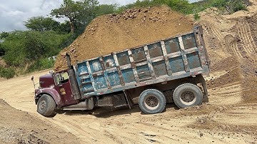OVERLOAD TRUCKS GOING DOWN STEEP GRADE [SHALE MINING] S4•E1 #kenworth #peterbilt #truck