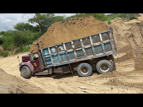 #1 OVERLOAD TRUCKS GOING DOWN STEEP GRADE [SHALE MINING] S4•E1 Mới Nhất