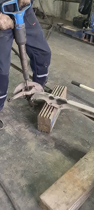 русских не победить..шкворня выдалбливают с газели.) - YouTube