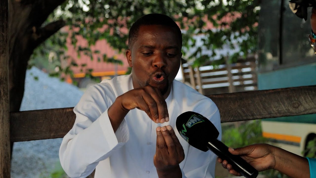 UTACHEKA AHMED ALLY APIGA AL-KASUS KWENYE INTERVIEW/ AICHAMBUA JEZI MPYA YA SIMBA NI BALAA TUPU