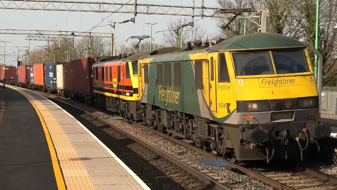 Fantastic Busy Afternoon at Wolverton Station Freight/Passenger/Test Trains 25th Feb 2026 WCML￼