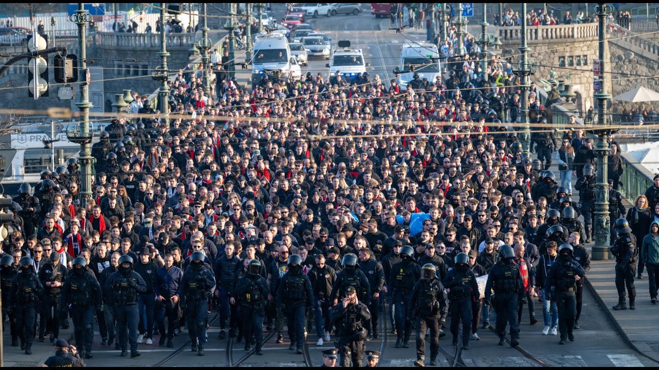 BEZPEČNOSTNÍ OPATŘENÍ: POCHOD FANOUŠKŮ SLAVIE NA DERBY PRAŽSKÝCH 