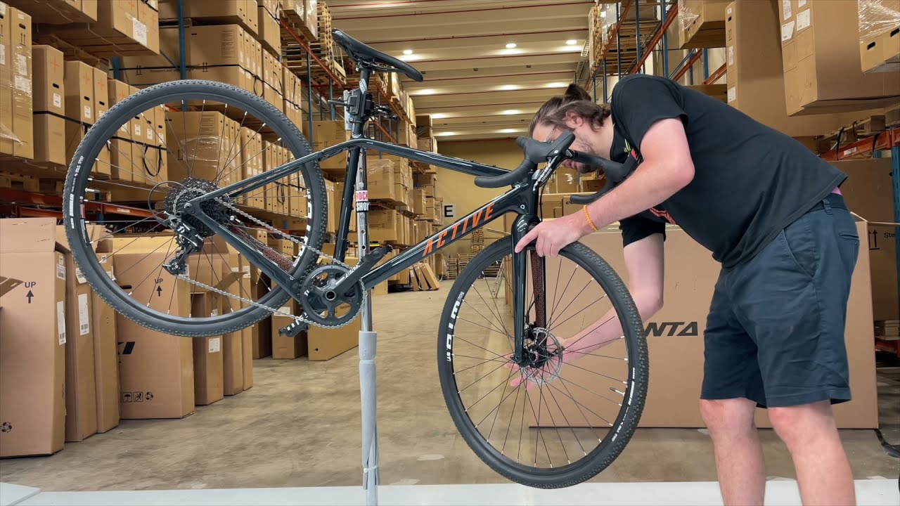 Jarrupalojen vaihto Sramin hydraulisiin levyjarruihin.