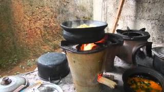 Sri Lanka,ශ්රී ලංකා,Ceylon,Kitchen Stove Firewood Works very well, good concept. Easy to produce from clay.