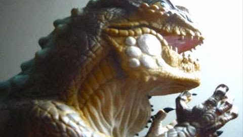 Godzilla 1998 Figure Baby Godzilla Hand Puppet Sound Effects Preview Product Review