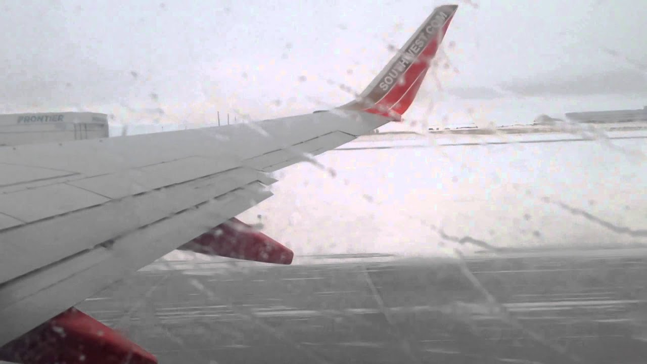 Taking off from Denver International Airport in Snow Storm YouTube