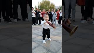 The stage is everywhere, and the baby's expression is controlled by this. The master is in the fol