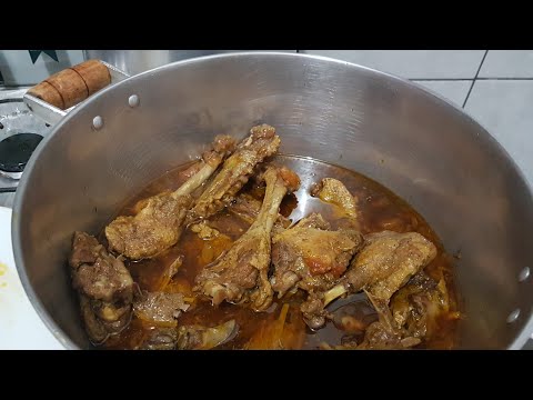 Vídeo: Como Cozinhar O Pato Guisado Com Repolho E Molho De Mirtilo