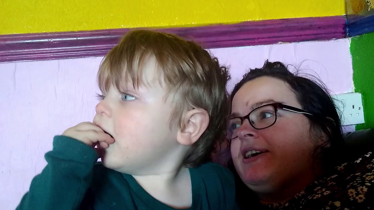 UM 09 DITL Элли возвращается в школу и на работу Саймона