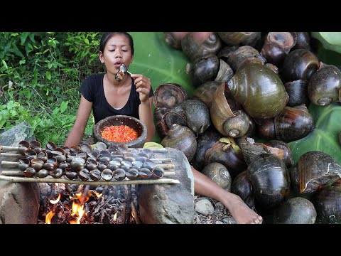 easy-food-recipes:-finding-snail-and-cooking-snail-grilled-vs-peppers-sauce-tasty-delicious