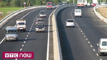 Pha bẻ lái "thần thánh" tránh xe ngược chiều cao tốc