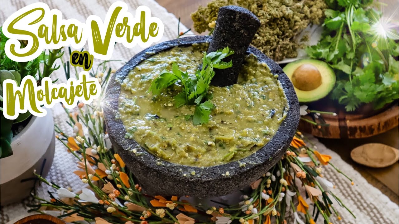Salsa Verde en Molcajete Salsa Verde Salsa de Tomatillos Fuego en
