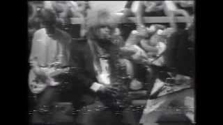 Video voorbeeld van "Maukka Perusjätkä  VAATTEET (on mun aatteet)1980"