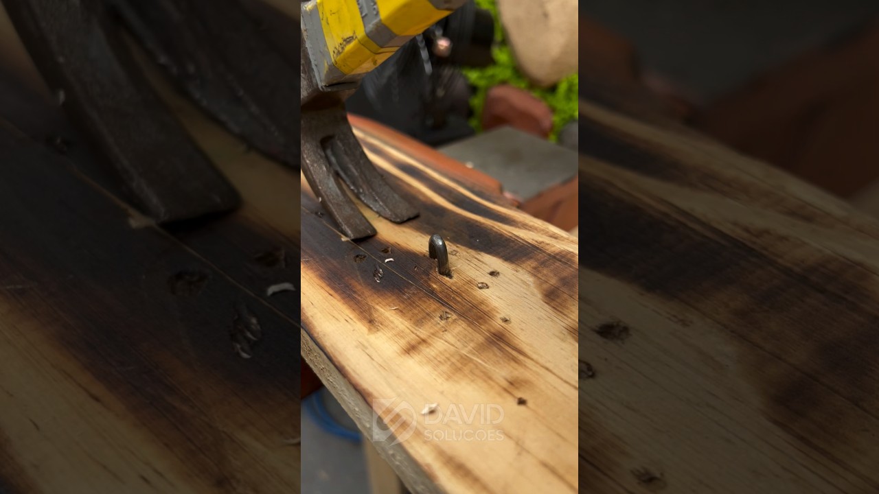 Correct way to remove a hook nail 