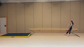 Weiblich P3 Balkenübung