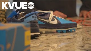 North Texas teenager creates shoe that charges phones