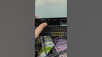 Loading a batch of drives into a Synology NAS #homelab #shorts