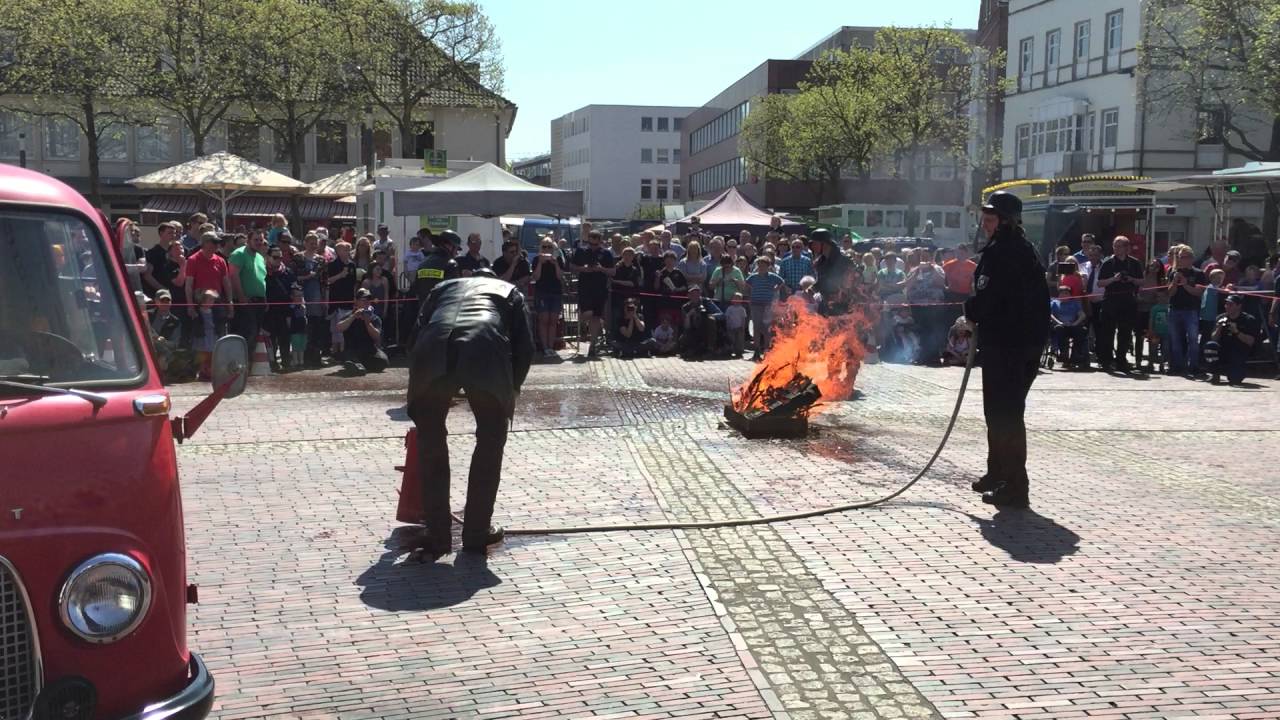 Historischer Löschzug bekämpft Großbrand 150 Jahre Feuerwehr Lingen