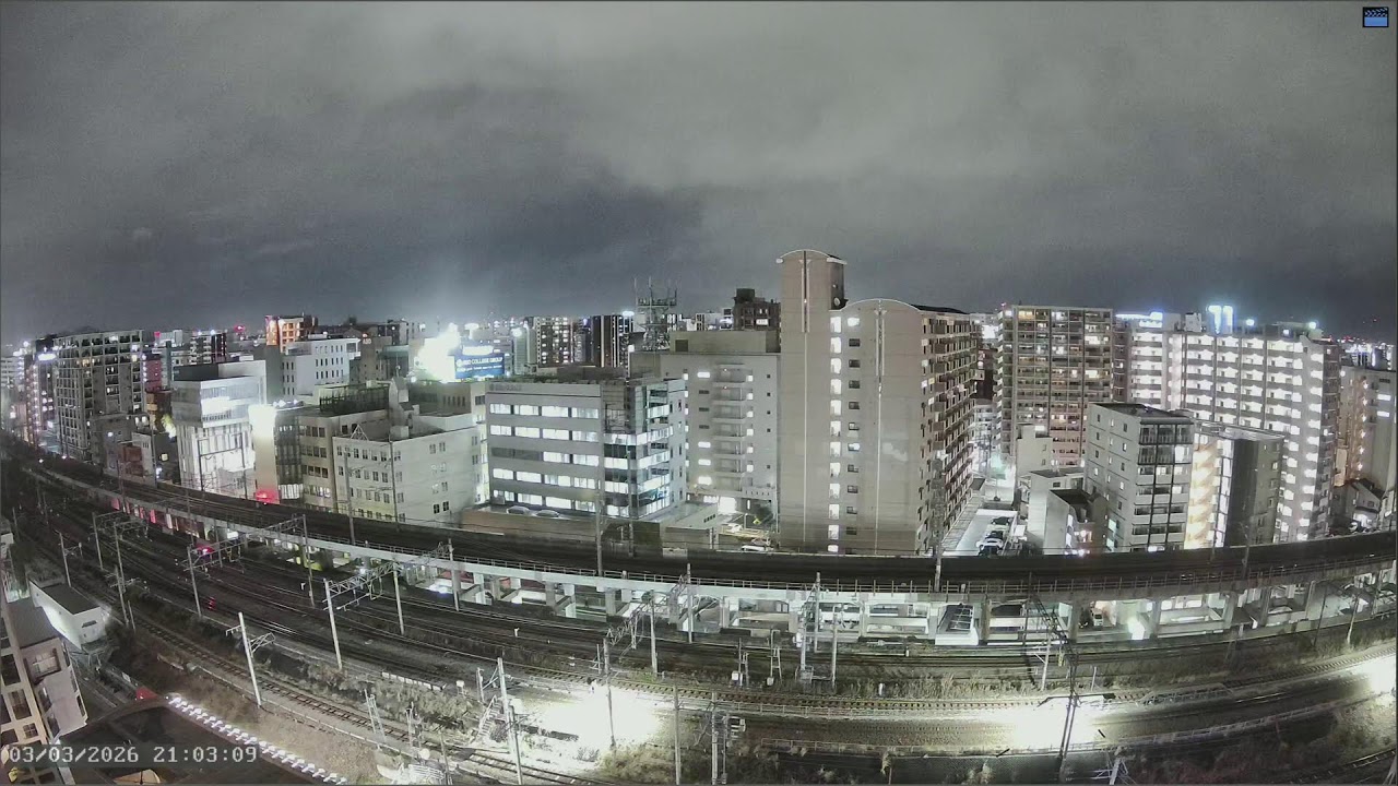 Live Cam: Hakata Station, Fukuoka, JP｜Shinkansen & JR Lines｜Weather Updates｜A View of the Winter Sky