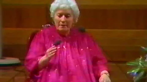 Doris Stokes - The Barbican 1986 (1/10)