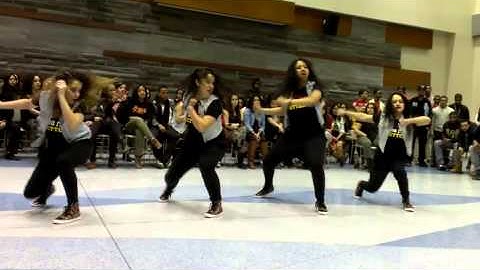 Divalicious Performance in Oswego 2013