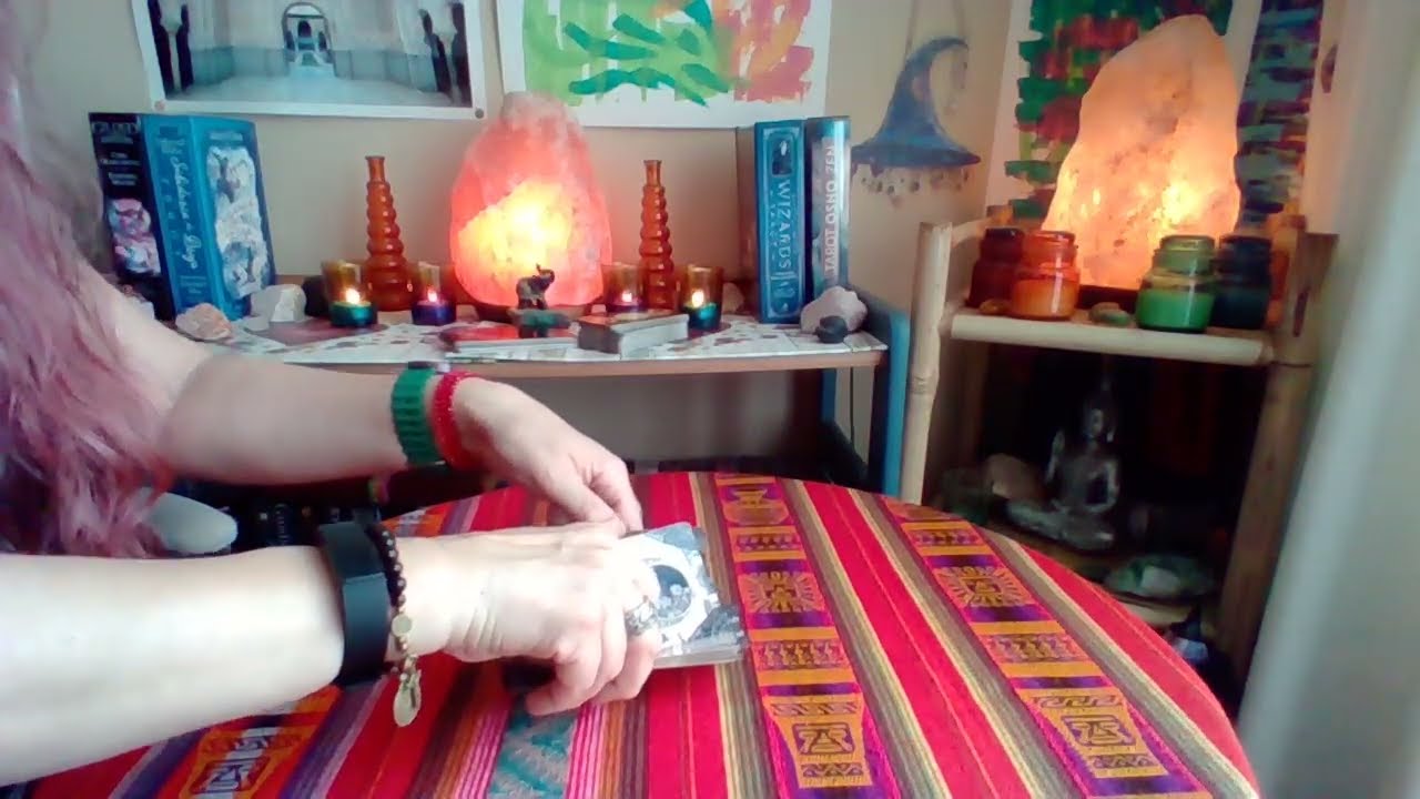 TAURO!! 🔮 Hay una aceleración del tiempo y espacio!! No temas a los inicios, menos a enamorarte!!