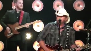 Toby Keith Tribute to Merle Haggard At ACC Awards 2016 chords